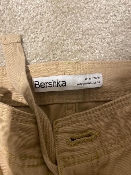 Nohavice, bershka,146