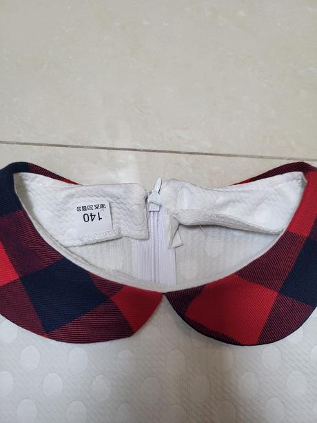 Dievčenské saty, 140