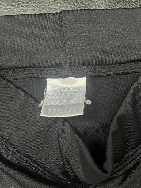 Sportove trojstvrtove leginy, kappahl,122