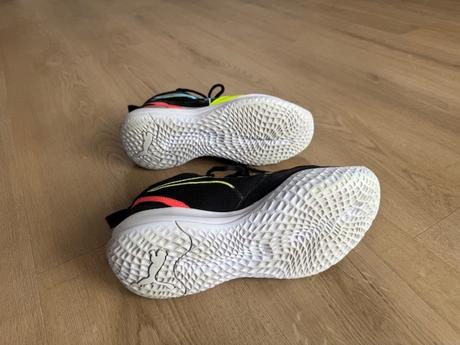 Športová obuv s bielou podrážkou, puma,40