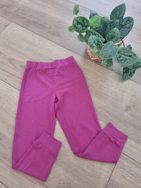 Tenké tepláčiky, gate,104