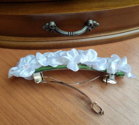 Sponka s jemnými kvetmi, 