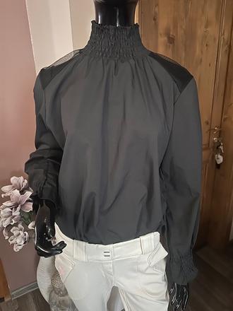 Čierna blúzka so stojačikom a s tylom na pleciach, m