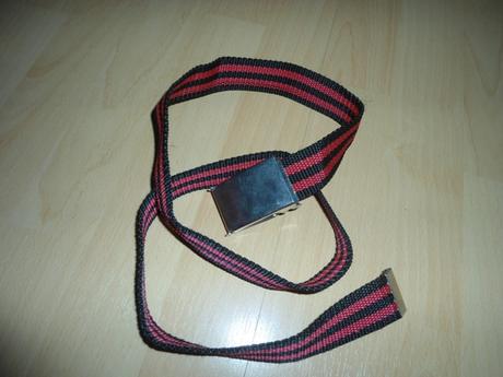 Cierno - cerveny opasok, 