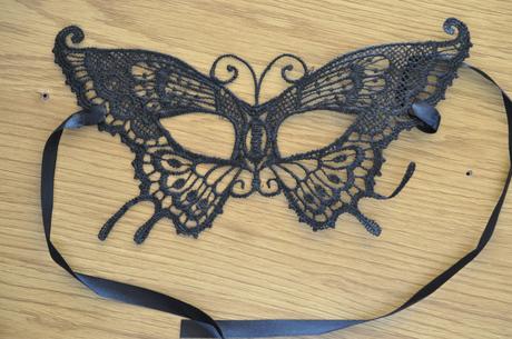 Pekná škraboška - maska motýľ, 