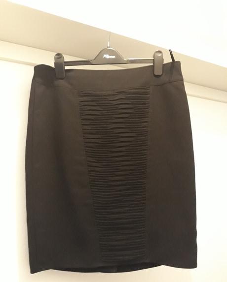 Kvalitna sukna so zaujimavou aplikaciou, 42