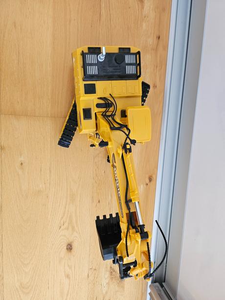 Bager na dialkove ovladanie, 