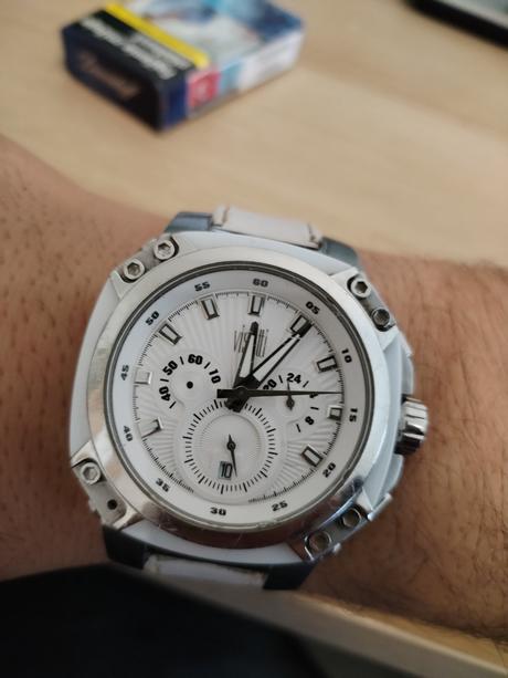 Predávam krásne hodinky,