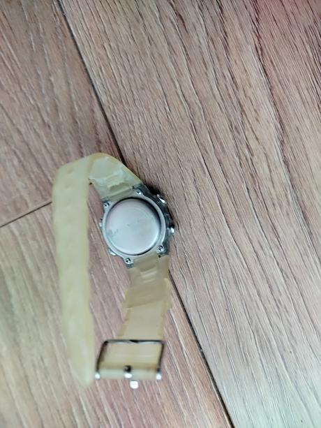 Dámske digitálne hodiny, 