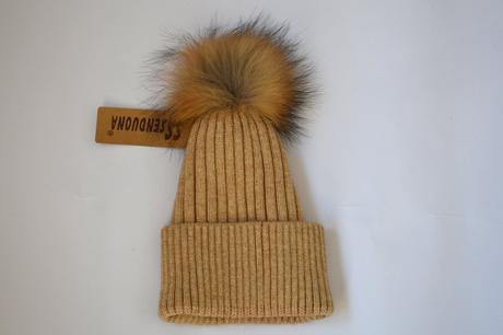 Čiapočka s brmbolcom, 92 - 158