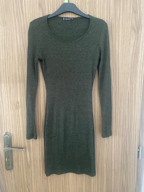 Tmavozelené šaty, s