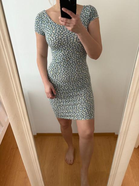 Kvetované, priliehavé šaty, clockhouse,xs