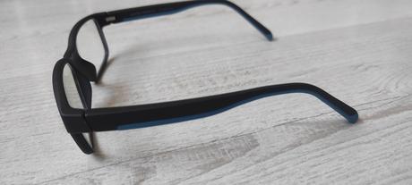 Rám na okuliare, pravé oko -0,75, ľavé -1, 