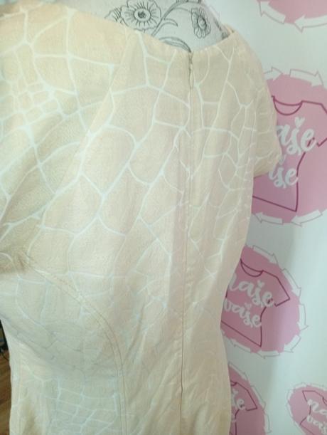 Béžové zdobené šaty, 46