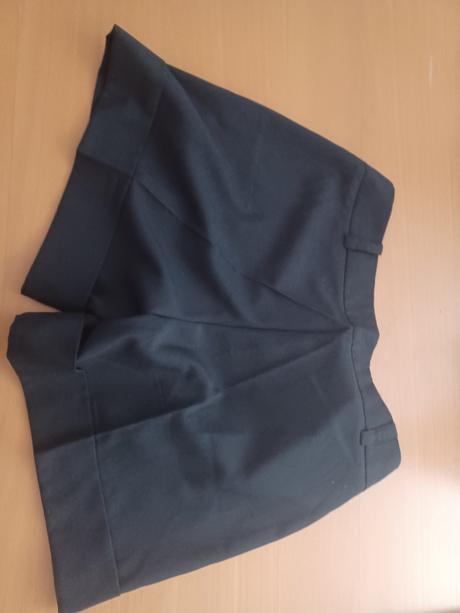 Elegantné krátke nohavice s pukmi, 42