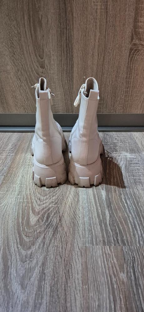 Zimne workery, stradivarius,39