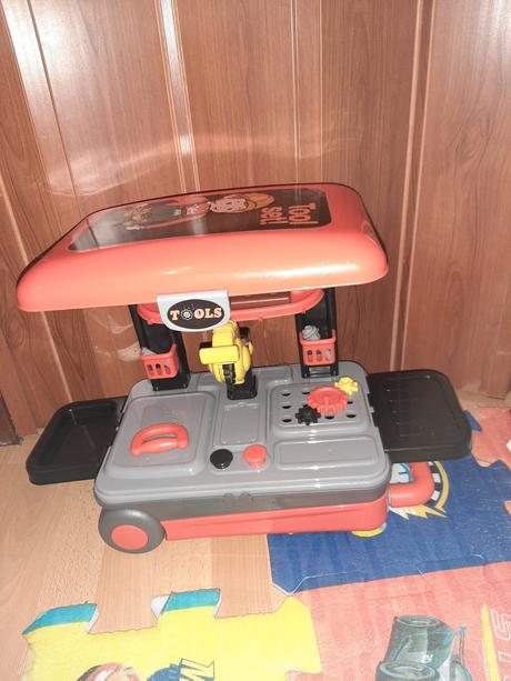 Pracovny stolik, kufrik, 