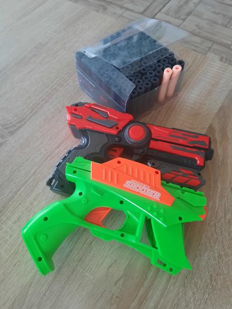 2 x pištol + naboje, 