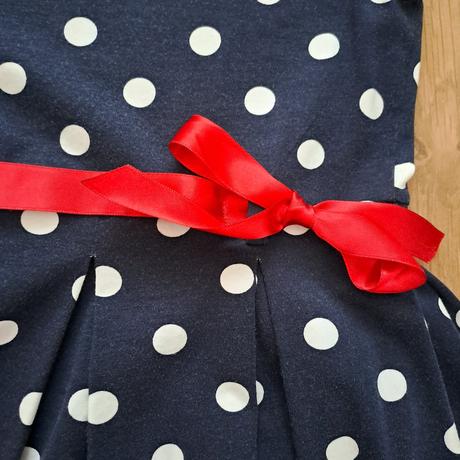 Dievčenské šaty, 110