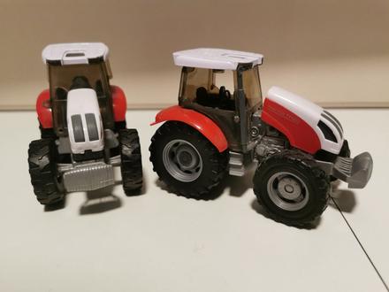 Dva traktory,