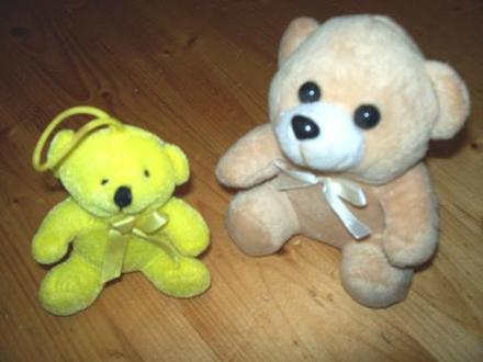 Hrajúci plyšový macko,