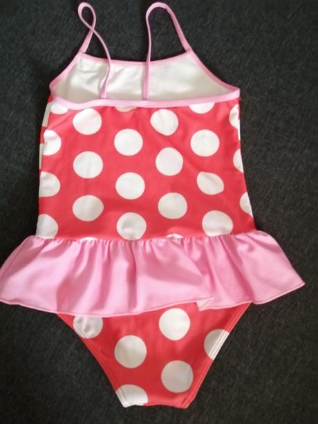 Bodkované plavky, 134