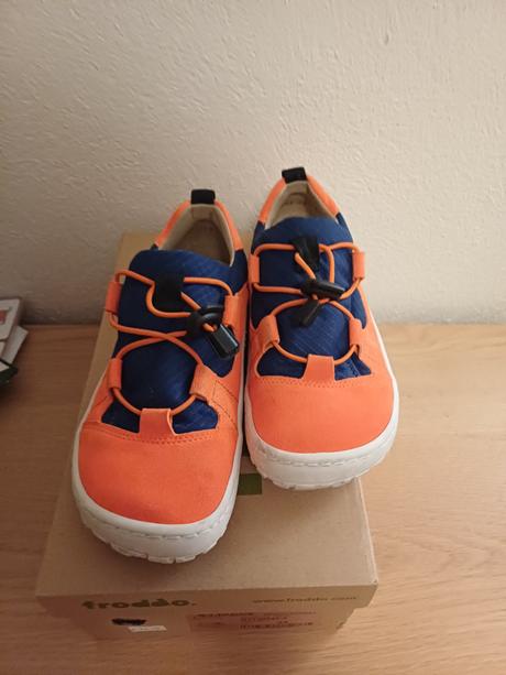 Jarne topanky, froddo,33