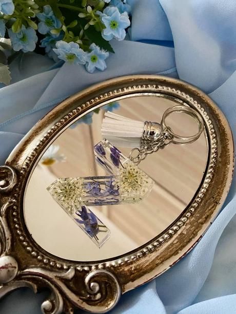 Ručne vyrobené živicové kľúčenky, 