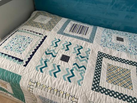 Obojstranny patchwork prehoz na detsku postel, 