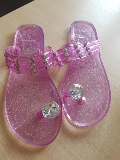 Slapky s kamienkami, 40