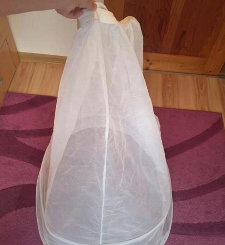 Svadobné šaty s čipkovanými rukávmi, m