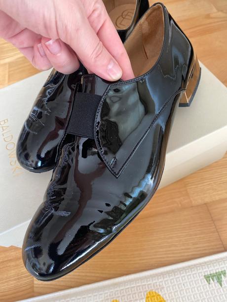 Lakované koužené poltopánky baldowski, 40