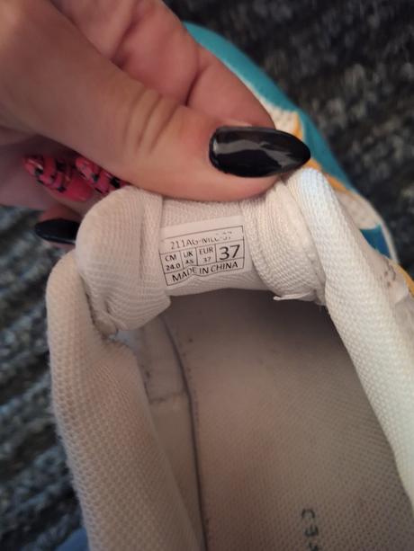 Tenisky, reserved,37