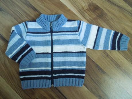 Krásnučký modrý svetrík, 62