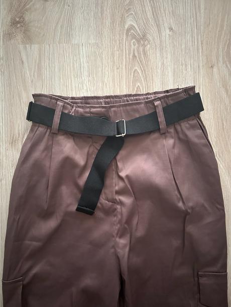 Krásne a štýlové čokoládové nohavice značky marcys, s