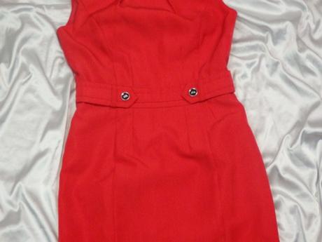 Kvalitné elegantné červené šaty, 34