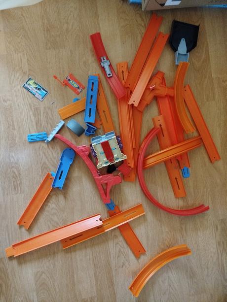 Hotwheels mega garáž,