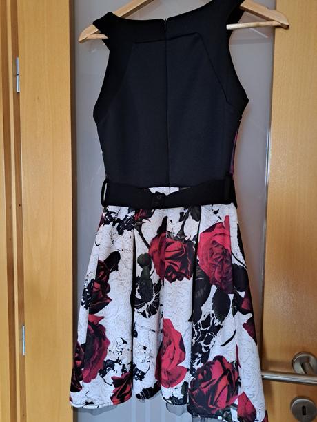 Šaty, značka rinascimento italy, s