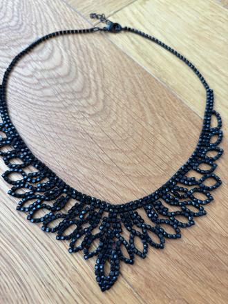 Náhrdelník čierny bižu, 
