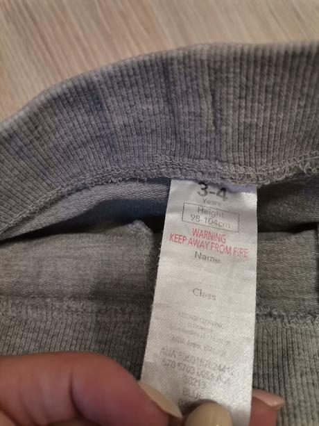 Chlapčenske sivé tepláky, 98