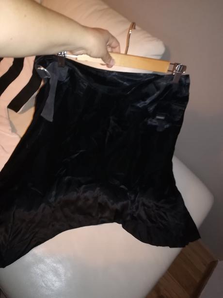 Saténová prekladaná sukna m-l, river island,l