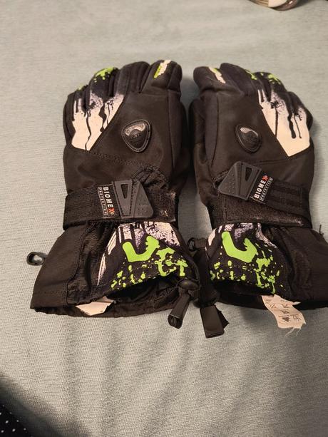 Rukavice snowbordove, 158