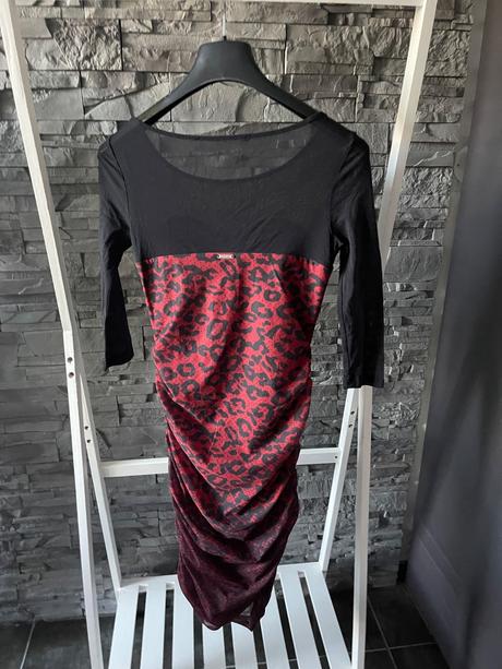 Guess v.s male m elasticke, guess,s