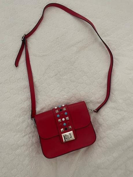 Top stav cervena mala kabelka,