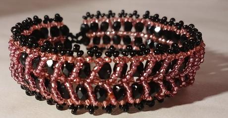 Jemné náramky zo sklenených korálok českej výroby, 