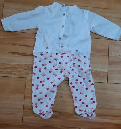 Body s patentkami vzadu, 62