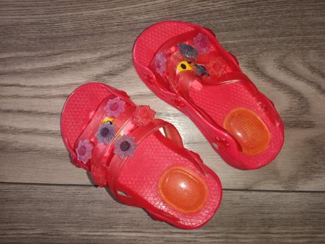 Šľapky k bazénu, 24