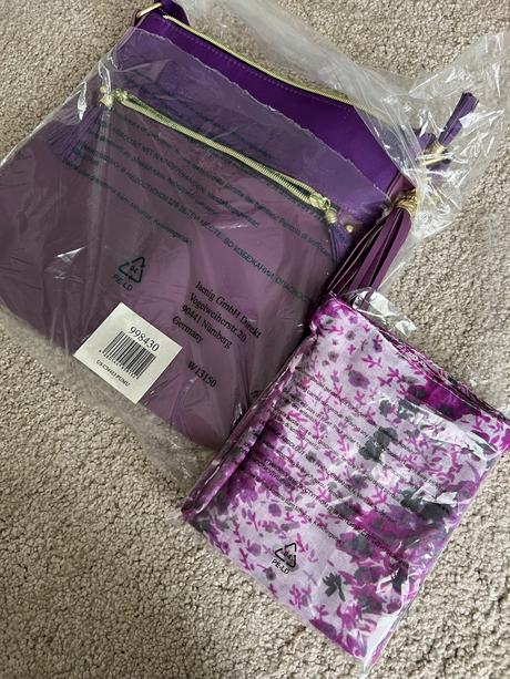 Fialova crossbody kabelka vrátane satky,