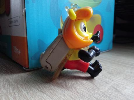 Postavicka včielka s batohom,