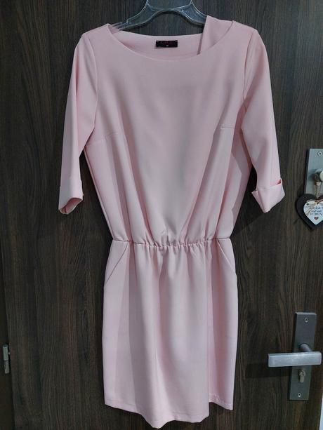 Krásne elasticke šaty s vreckami, m